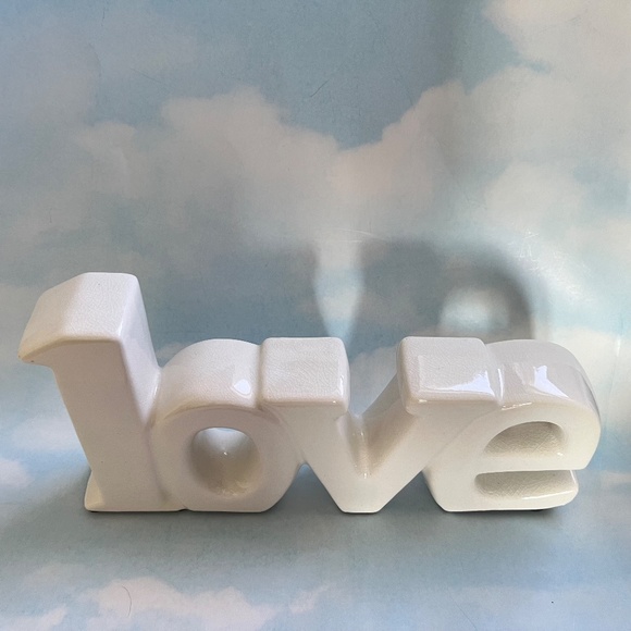 Ceramic Off-white l-o-v-e Letters Sign - Picture 2 of 9